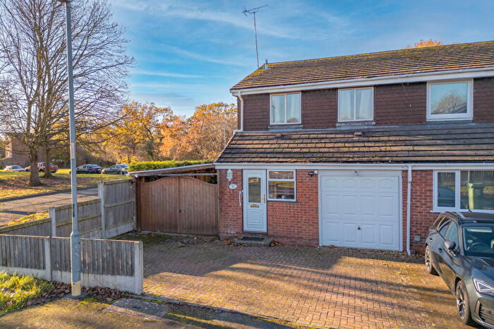 3 Bedroom Semi Detached House For Sale In Cardington Close, Winyates East, Redditch, B98