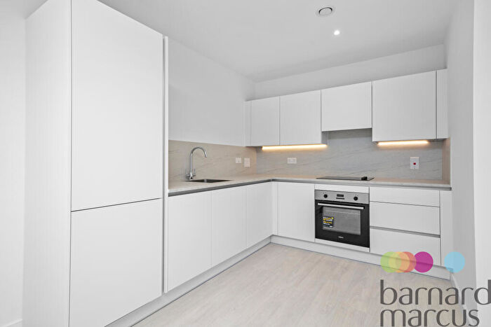 2 Bedroom Apartment To Rent In Hendon Waterside, Moorhen Drive, Hendon, NW9