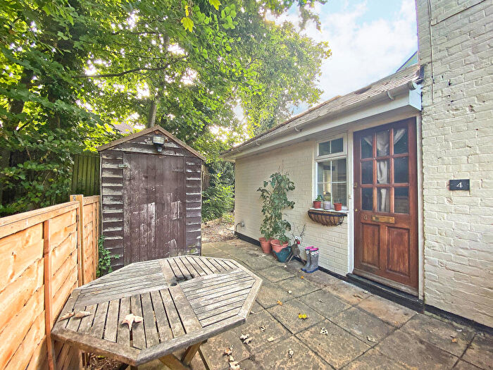 1 Bedroom Maisonette To Rent In Rosary Lodge, Ship Alley, Farnborough, GU14