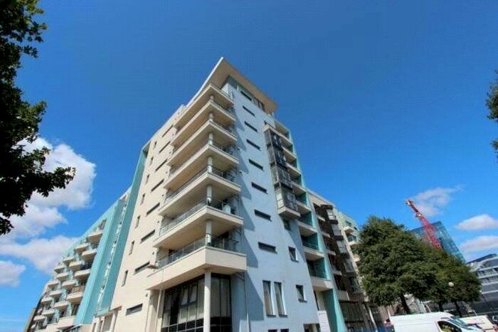 2 Bedroom Flat To Rent In Ocean Way, Southampton, Hampshire, SO14