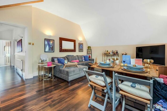 2 Bedroom Flat To Rent In Alexandra Road, London, SW19