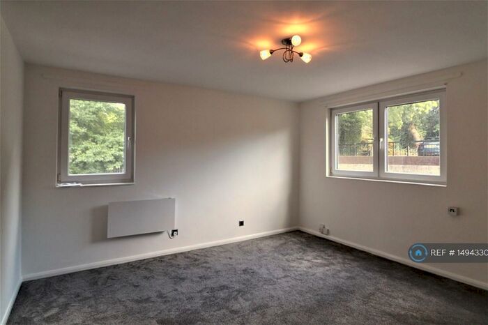 2 Bedroom Flat To Rent In Byron House, Beckenham, BR3