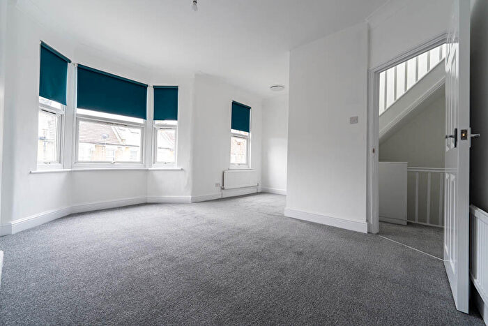3 Bedroom Flat To Rent In Osborne Road, Leyton, E10