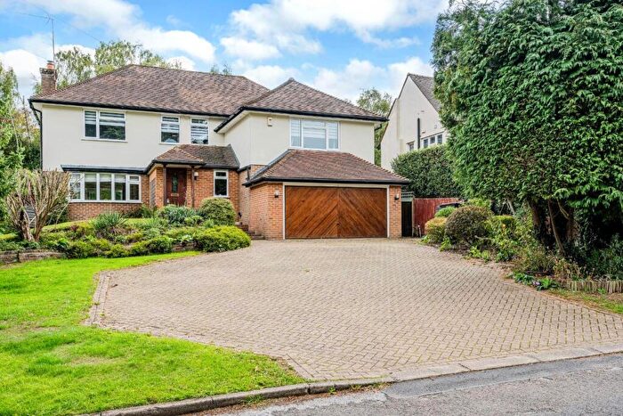 4 Bedroom Detached House For Sale In Old Oak Avenue, Chipstead, Coulsdon, CR5