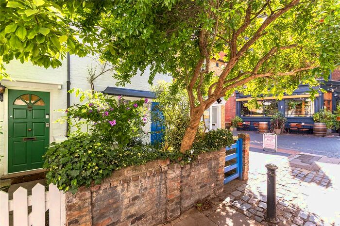 2 Bedroom End Of Terrace House To Rent In Waterloo Place, Richmond, TW9