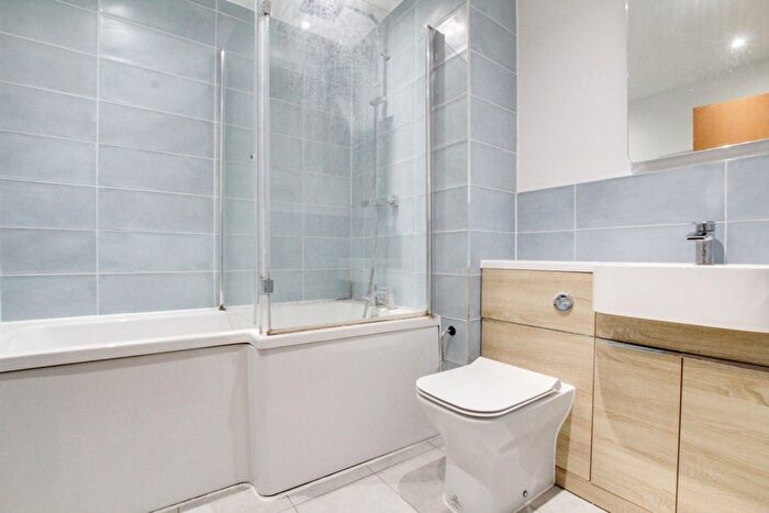 2 Bedroom Block Of Flats For Sale In High Street, Wickford, SS12