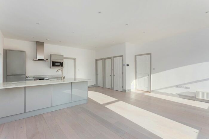 2 Bedroom Flat To Rent In Lypiatt Drive, Cheltenham, GL50