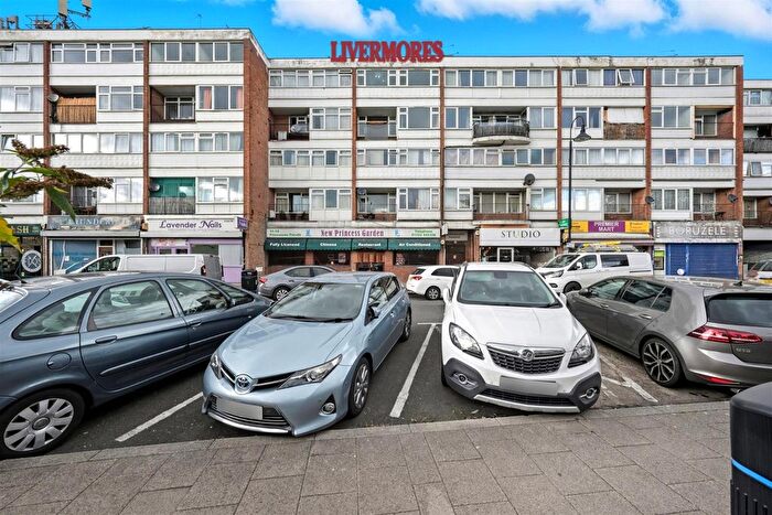 3 Bedroom Maisonette To Rent In Princesses Parade Waterside, Crayford, DA1