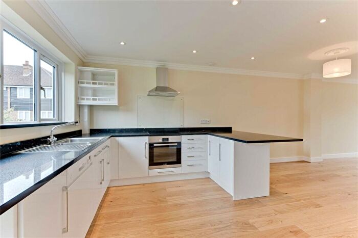 3 Bedroom House To Rent In Thames Ditton, Surrey, KT7