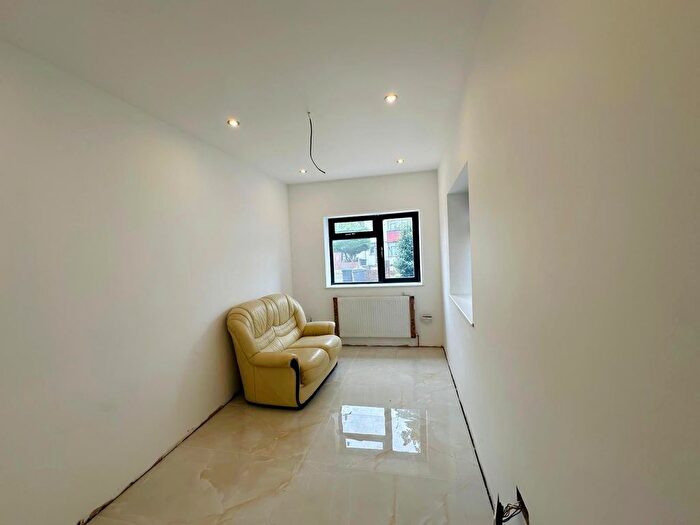 2 Bedroom Detached House To Rent In Grasmere Ave, Wembley, HA9