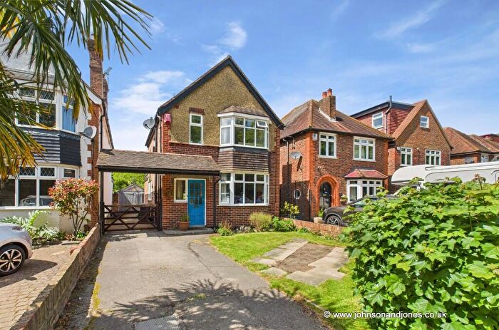 3 Bedroom Detached House For Sale In School Lane, Addlestone, Surrey, KT15