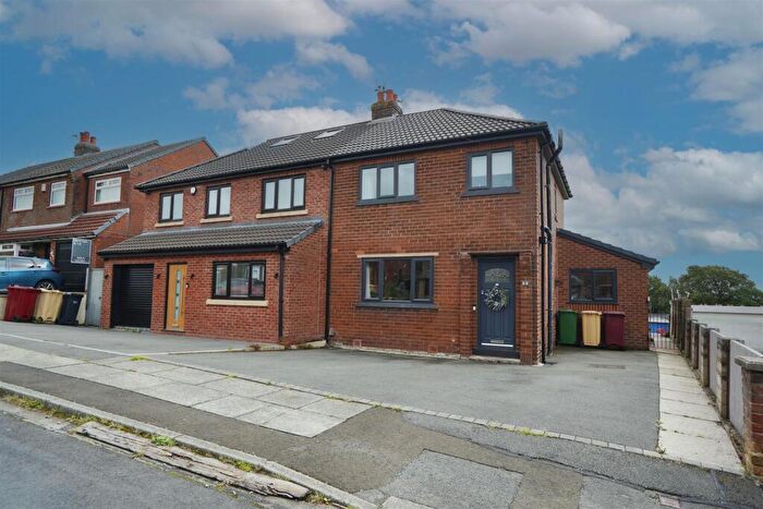 3 Bedroom Semi-Detached House For Sale In Meadow Way, Blackrod, Bolton, BL6