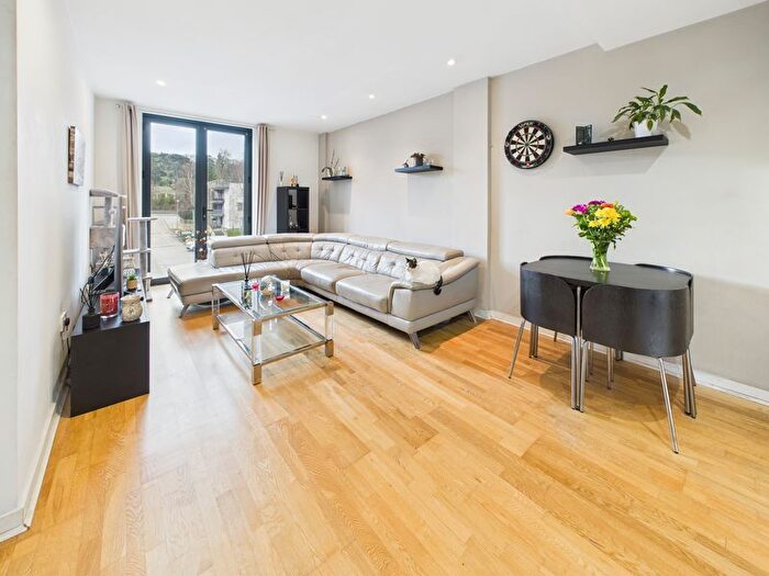 2 Bedroom Flat For Sale In Godstone Road, Whyteleafe, CR3