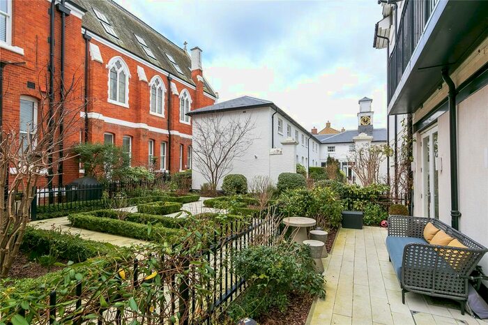 2 Bedroom Flat To Rent In Egerton Drive, Isleworth, TW7