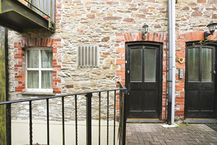 1 Bedroom Flat For Sale In Crinnicks Hill, Bodmin, Cornwall, PL31