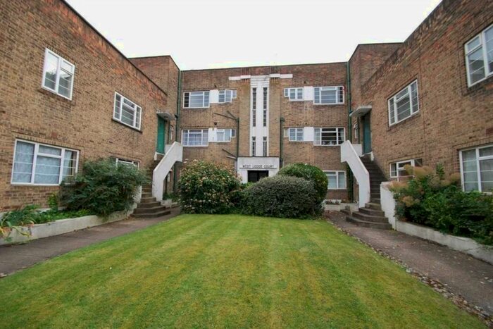 2 Bedroom Flat To Rent In Westlodge Court, Acton, W3