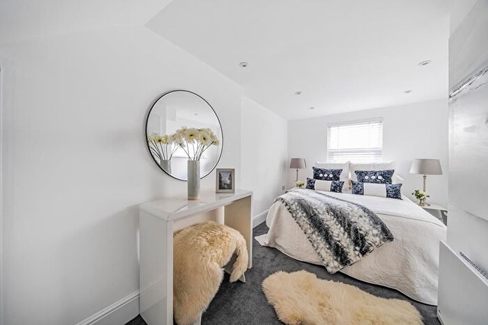 1 Bedroom Flat For Sale In Ladbroke Grove, Notting Hill, W10
