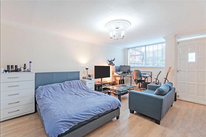 Flat To Rent In Malvern Road, Queens Park, NW6