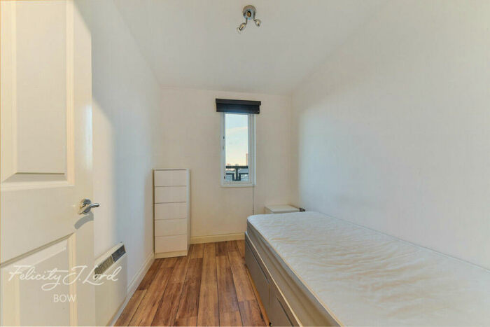 2 Bedroom Apartment For Sale In Locksons Close, London, E14