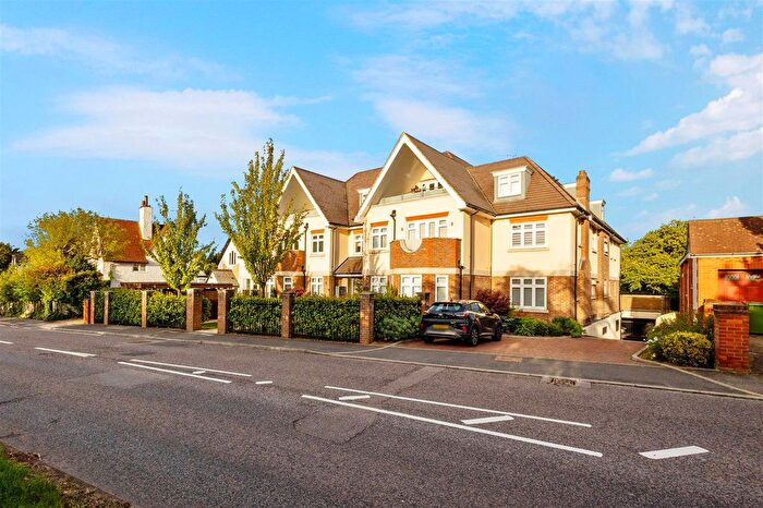 2 Bedroom Flat For Sale In Finch Lane, Bushey, WD23