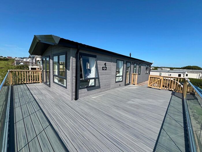 2 Bedroom Lodge For Sale In Oxwich, Swansea, SA3