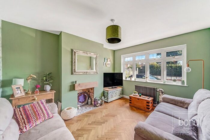 3 Bedroom Chalet For Sale In Chignal Road, Chelmsford, CM1