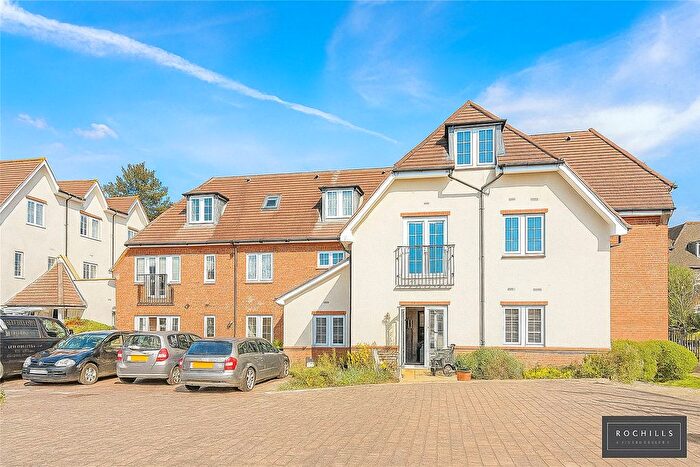2 Bedroom Flat For Sale In Between Streets, Cobham, Surrey, KT11