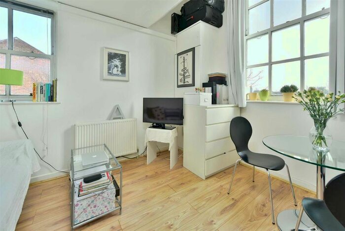 1 Bedroom Flat To Rent In Clement House, Dalgarno Gardens, Ladbroke Grove, W10