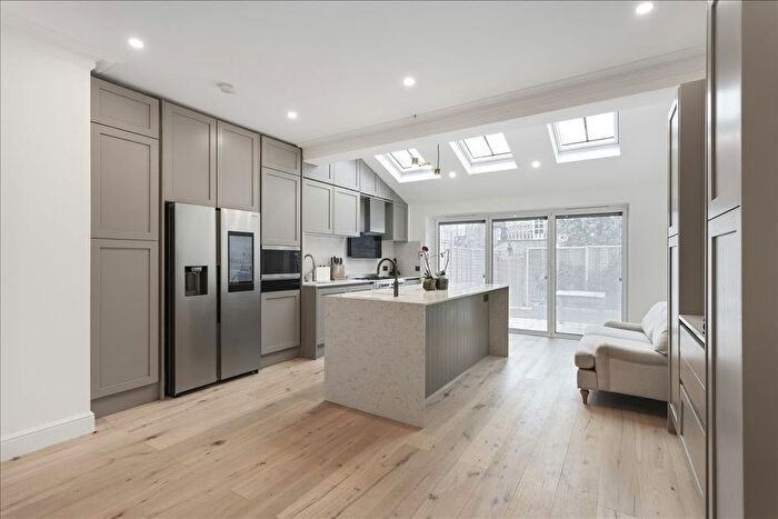 3 Bedroom Terraced House To Rent In Rannoch Road, Hammersmith, London, W6