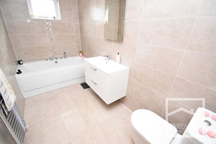 2 Bedroom Detached Bungalow For Sale In Clydeview Road, Bothwell, G71