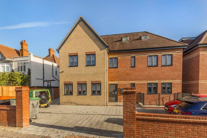 3 Bedroom Flat To Rent In Gunnersbury Avenue, London, W5