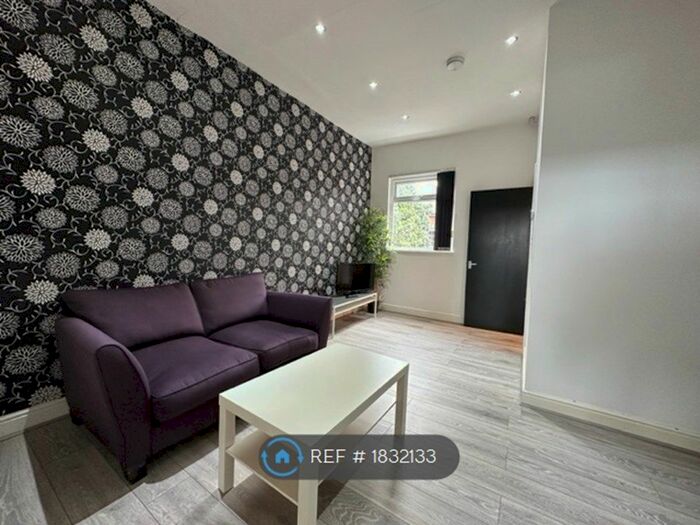 3 Bedroom Flat To Rent In Chesterfield Road, Sheffield, S8