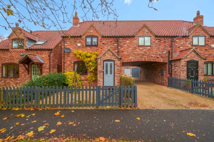 3 Bedroom Semi-Detached House For Sale In Harmston Park Avenue, Harmston, LN5