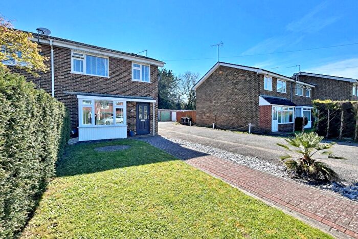 3 Bedroom End Of Terrace House For Sale In Clive Road, Highcliffe, Dorset, BH23