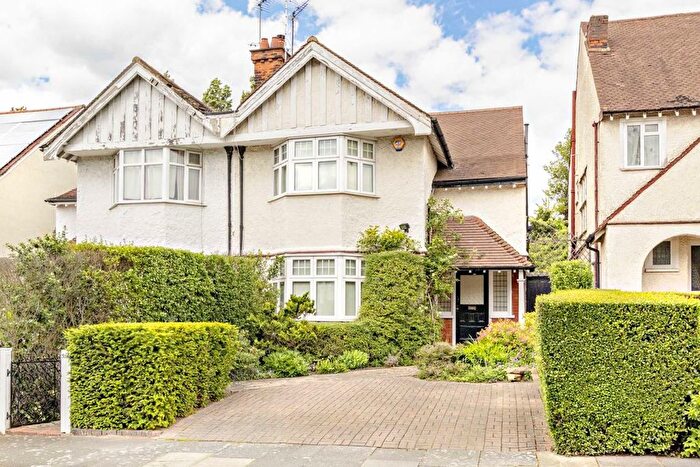 4 Bedroom Semi-Detached House To Rent In Corringham Road, London, NW11