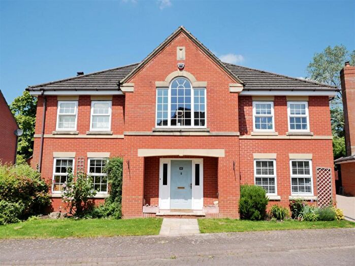 5 Bedroom Detached House For Sale In Lake View, Quemerford, SN11