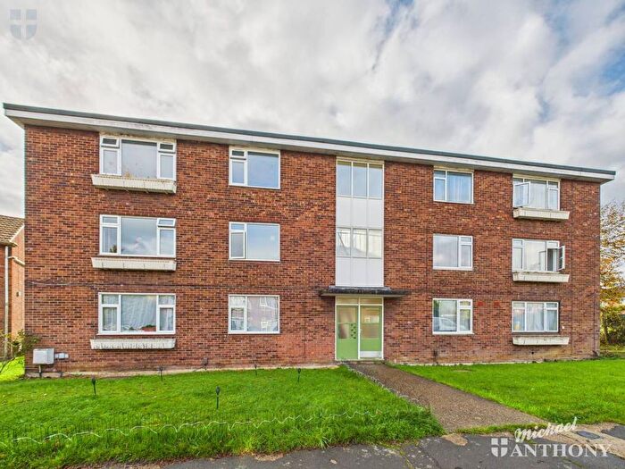2 Bedroom Flat For Sale In Intalbury Avenue, Aylesbury, Buckinghamshire, HP19