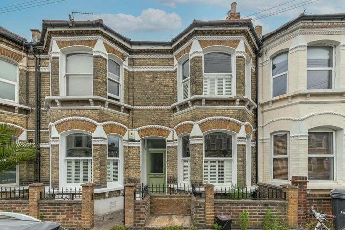 2 Bedroom Flat To Rent In Ballater Road, London, SW2