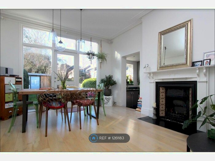 2 Bedroom Flat To Rent In Rosebery Road, London N10