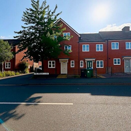 4 Bedroom End Of Terrace House To Rent In Worcester Street, Berryfields, Aylesbury, HP18