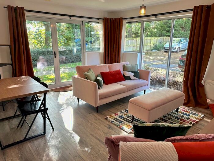 2 Bedroom Flat To Rent In Brodwell Grange, Horsforth, Leeds, LS18