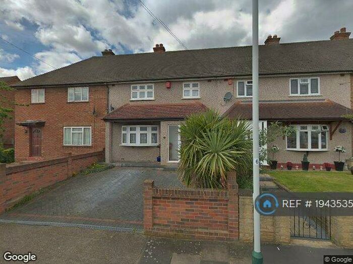 3 Bedroom Terraced House To Rent In Plumpton Avenue, Hornchurch, RM12