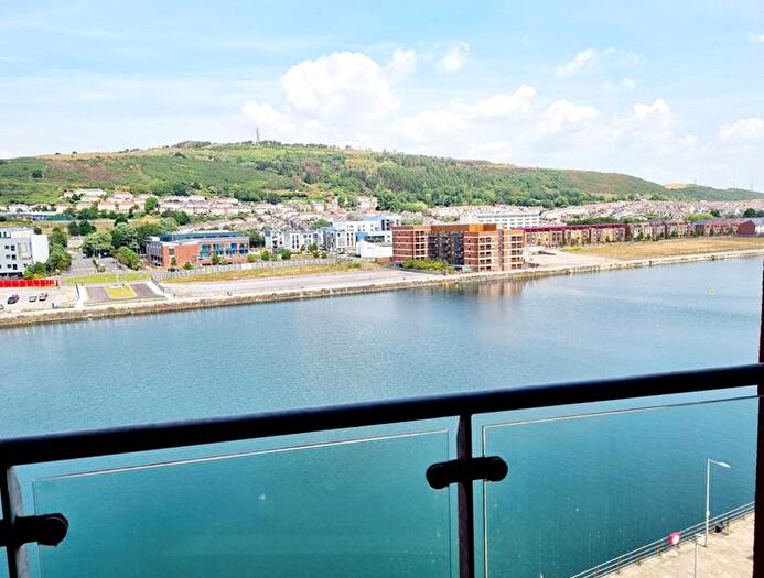 2 Bedroom Apartment To Rent In South Quay, Kings Road, Swansea, SA1