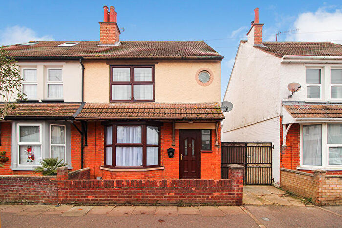 3 Bedroom Semi Detached House For Sale In Brook Street, Bedford, MK42