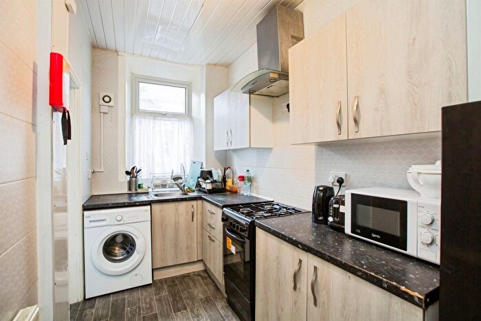 3 Bedroom Terraced House For Sale In Hammond Street, Halifax, HX1