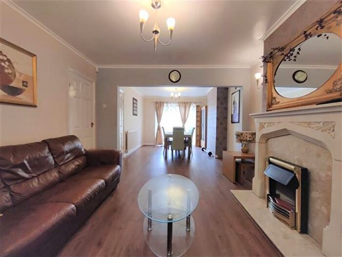 4 Bedroom House To Rent In Queens Crescent, Stourbridge, DY8