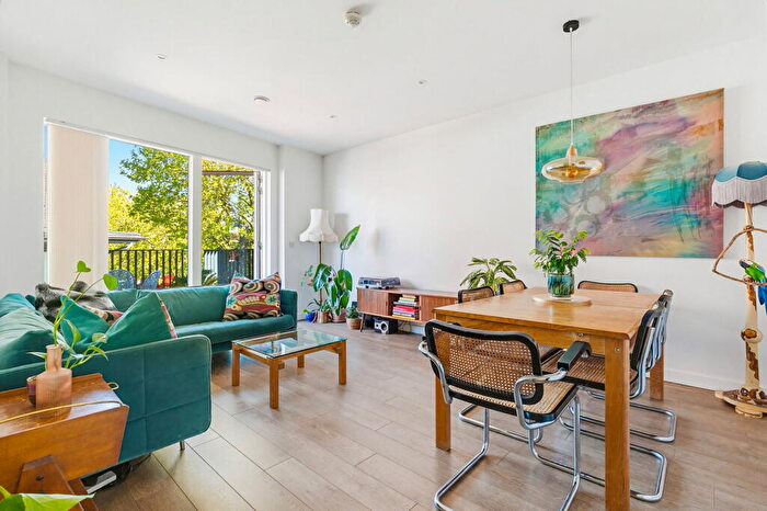 3 Bedroom Flat For Sale In Dalston Lane, London, E8