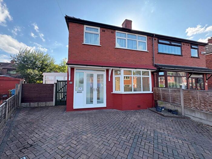 3 Bedroom Semi Detached House For Sale In Southgate Road, Chadderton, OL9