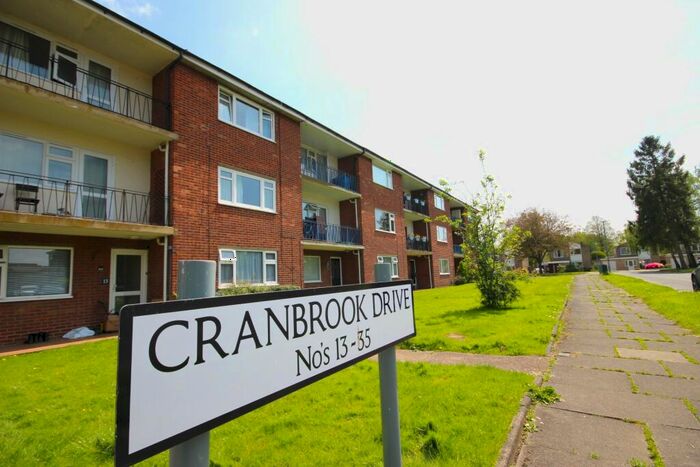 2 Bedroom Flat To Rent In Cranbrook Drive, St. Albans, Hertfordshire, AL4