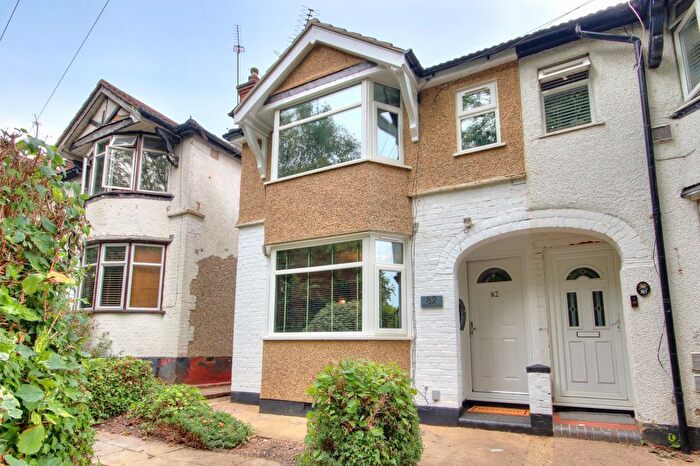 2 Bedroom Semi-Detached House For Sale In North Western Avenue, Watford, WD25